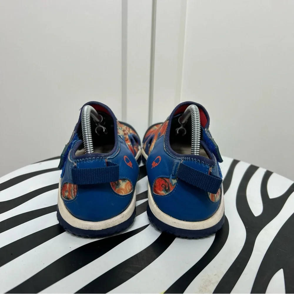 KEEN stingray closed toe Kids' Vibrant Patterned Water Shoes blue red
